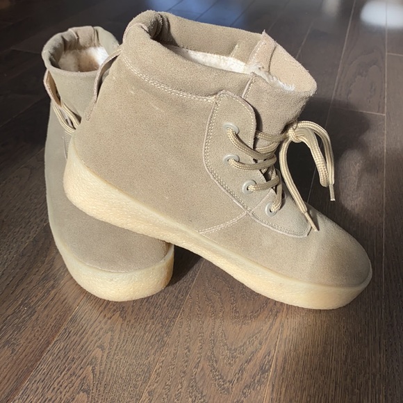 Vegan Winter Booties - Picture 2 of 5